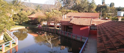 Vista dos fundos, lago 