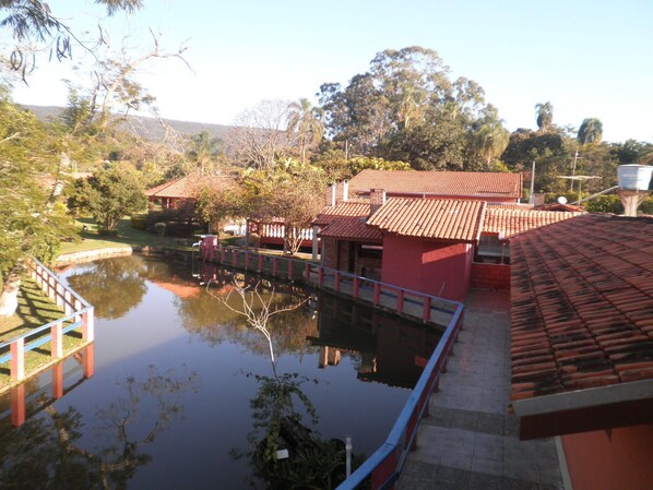 Vista dos fundos, lago 