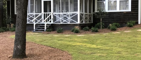 Cason's Cabin overlooks Lake Ida