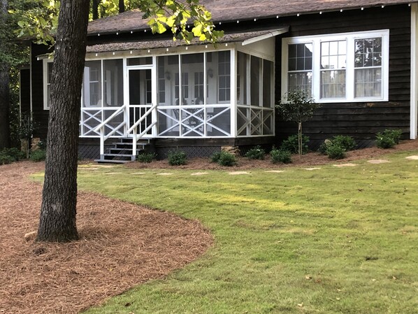 Cason's Cabin overlooks Lake Ida