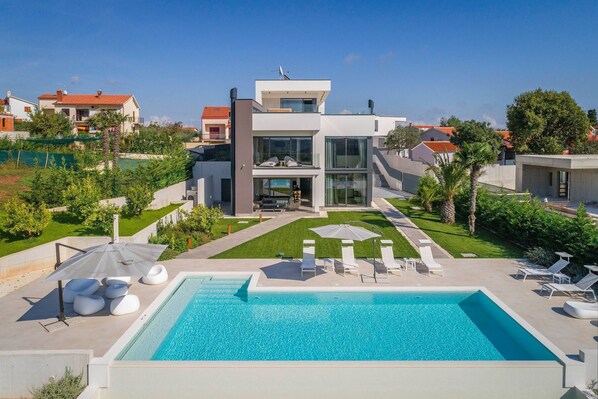 PS Deluxe Villa with Sea View and Jacuzzi