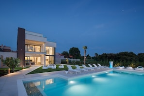 PS Deluxe Villa with Sea View and Jacuzzi