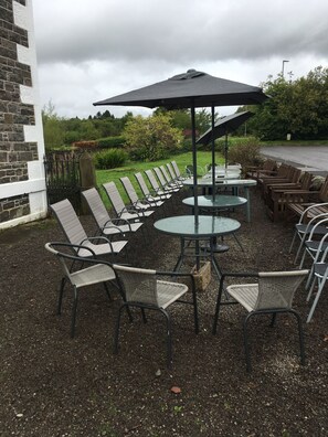 OUTSIDE SEATING BBQ AREA