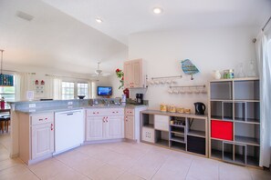 Flooring, Indoors, Room, Kitchen, Floor