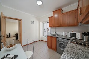 4 Our Madeira Apt Taberna Apt 2 Kitchen