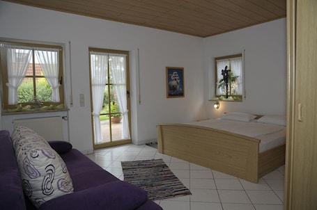 Ferienwohnung 2 (36qm) mit Garten und Terrasse