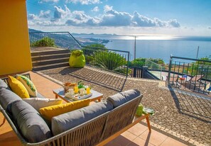 Balcon avec vue sur l'océan Atlantique à Santa Cruz