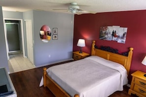 Bedroom with a Queen size bed and flat screen TV