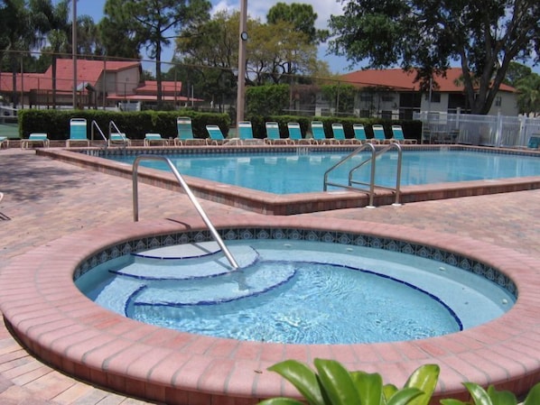 2 heated swimming pools, hot tub and poolside loungers