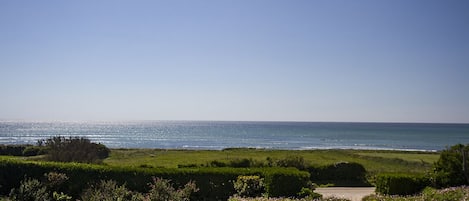 Vue de la terrasse 
la location "Les Coquillages"