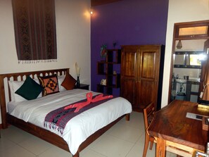 The king room has a king sized bed and is suitable for 2 guests.