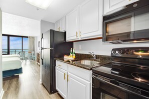 From sunrise breakfasts to sunset dinners, your kitchen is the heart of seaside living!