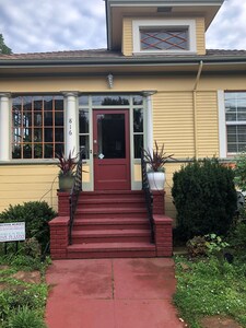 Rustic Craftsman Room near CalTrain