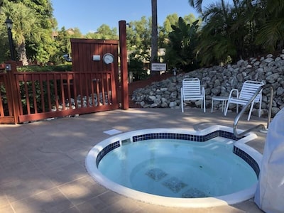 ENJOY THE WAVES! LOVELY 2BR FAMILY SUITE, TENNIS, BALCONY, POOL OPEN