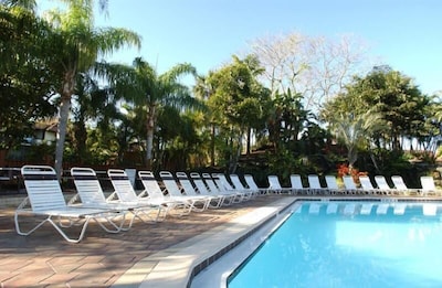 ENJOY THE WAVES! LOVELY 2BR FAMILY SUITE, TENNIS, BALCONY, POOL OPEN