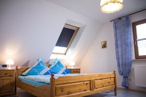 Gemütliche Ferienwohnung "1FWY" (92 qm) mit Balkon-Schlafzimmer 1