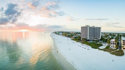 Dreamy Beach Vacay! Gulf View 1BR Family Suite, Balcony, Pool, Hot Tub, Parking!