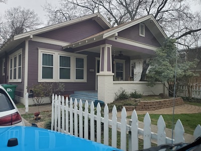 Charming Downtown Denton 4 bed/2 bath home that sleeps 10