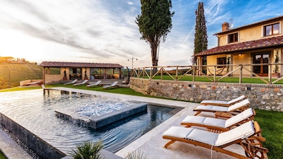 Villa Sarah Luxury Villa a San Gimignano 5 room en suite swimming pool  spa