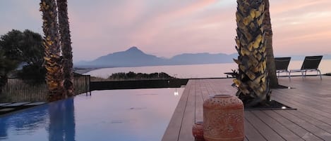 Infinity Pool with a view on the bay of Capo Plaja