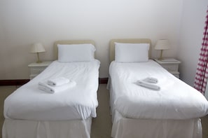 Twin room 4 downstairs