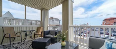 Enclosed Patio w/Balcony