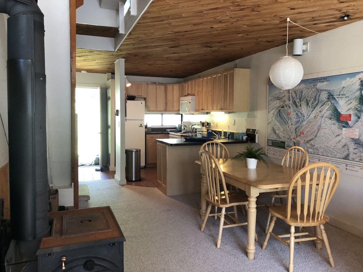 Condo at Sugarbush/Lincoln Peak – Close to the Mountain!