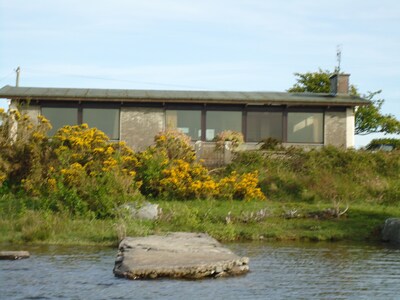 Lovely 3 Bedroom Bungalow on the shore of Lough Corrib (Oughterard.)