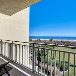 Long Balcony with shade and views