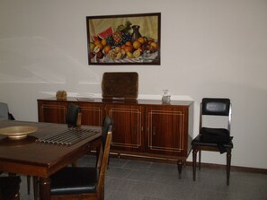 Unclassified image, 2 of 12, button