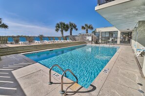 outdoor pool / sun deck