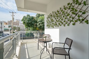 Balcony with a great view of the streets