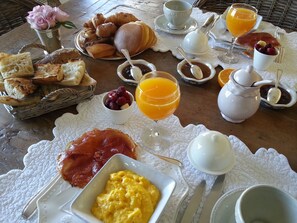 Breakfast meal