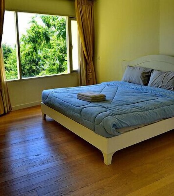 1Br by the beach nicely decorated 011