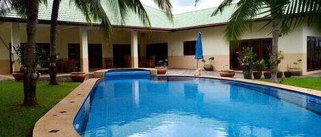 Large villa with pool 10 pax SHR001