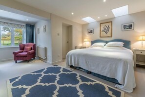 The Little House, Brancaster: Master bedroom with super-king zip and link bed