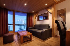 Welcome to our charming apartment by the pistes!