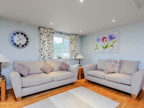 Comfortable living space | Coachman’s Cottage - Yaxley Manor Cottages, Yaxley near Eye