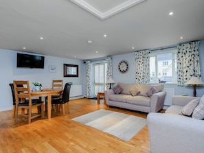 Spacious yet cosy living area | Coachman’s Cottage - Yaxley Manor Cottages, Yaxley near Eye