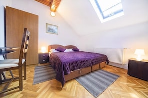 Schlafzimmer 1
