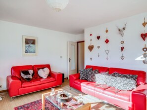 Möbel, Zimmer, Wohnzimmer, Eigentum, Interior Design, Rot, Couch, Grundeigentum, Wand, Fussboden