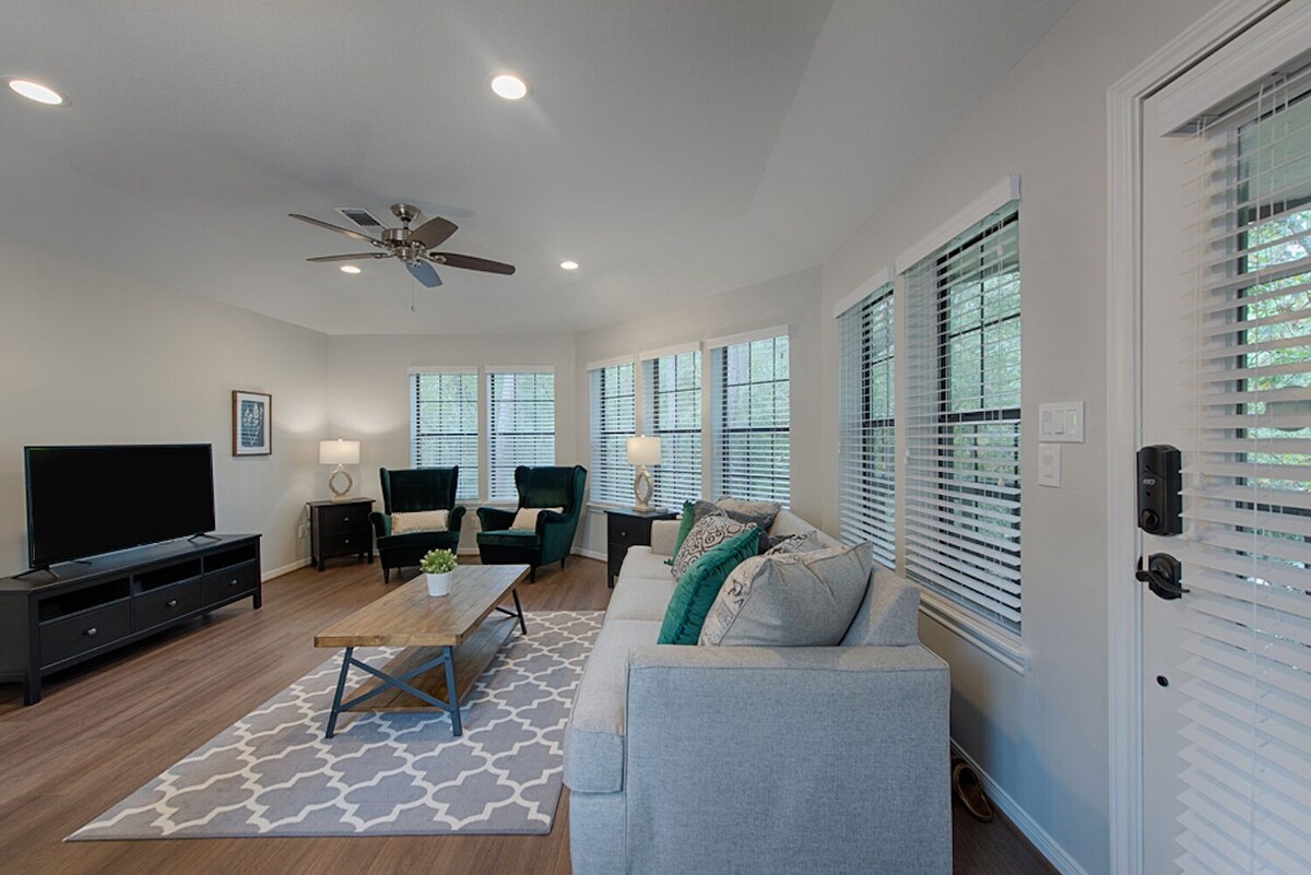 Tranquil Retreat: Private Apt in Heart of Woodlands – 4 Min to Top Attractions!