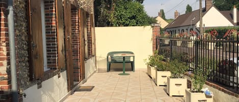 Terrasse devant la maison