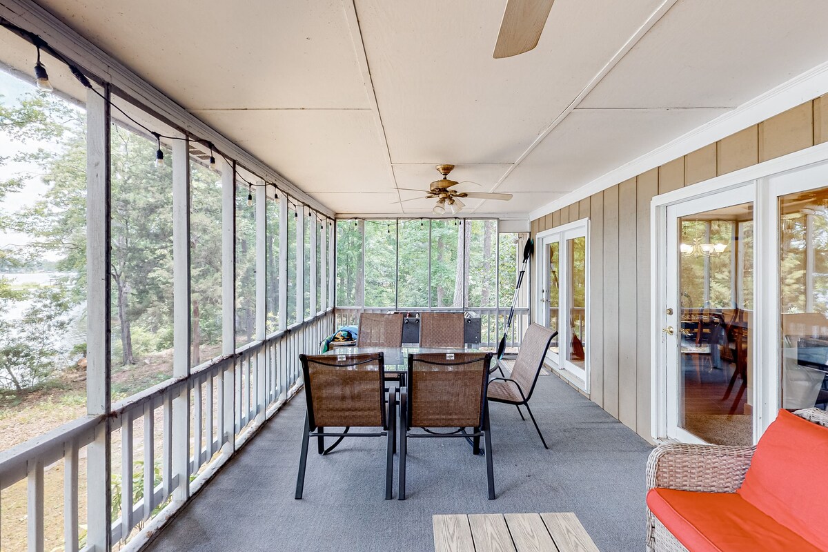 Lakefront dream with serene view, private dock, foosball, firepit – dog-friendly