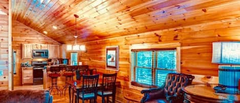 1 BR, 1 bath Cabin with kitchen, living room