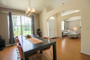 Flooring, Hardwood, Floor, Room, Indoors