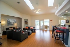 Flooring, Floor, Hardwood, Furniture, Couch
