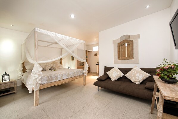 Romantic Sandat suite. King bed 200x200cm + sofa bed.