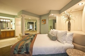 Large King bed in the bedroom, perfect solution after a long day full of adventures!