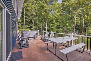 Private Deck w/ Hot Tub